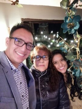Imágenes para rendir homenaje a persona finada, estas pueden variar en su contenido.