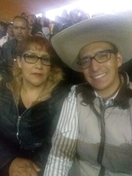 Imágenes para rendir homenaje a persona finada, estas pueden variar en su contenido.