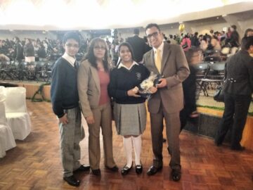 Imágenes para rendir homenaje a persona finada, estas pueden variar en su contenido.