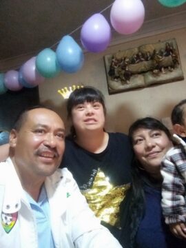 Imágenes para rendir homenaje a persona finada, estas pueden variar en su contenido.