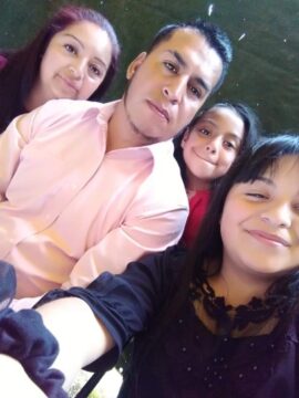 Imágenes para rendir homenaje a persona finada, estas pueden variar en su contenido.