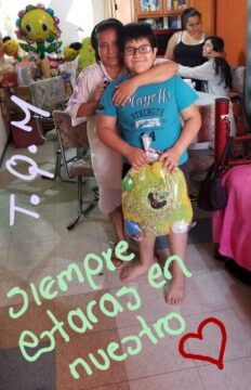 Imágenes para rendir homenaje a persona finada, estas pueden variar en su contenido.