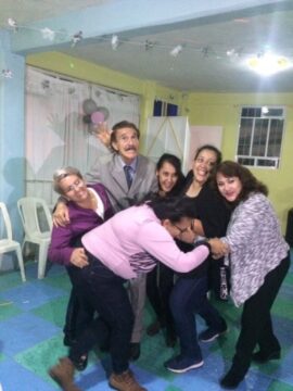 Imágenes para rendir homenaje a persona finada, estas pueden variar en su contenido.
