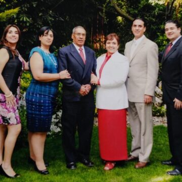 Imágenes para rendir homenaje a persona finada, estas pueden variar en su contenido.