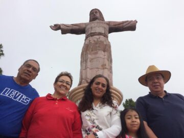 Imágenes para rendir homenaje a persona finada, estas pueden variar en su contenido.