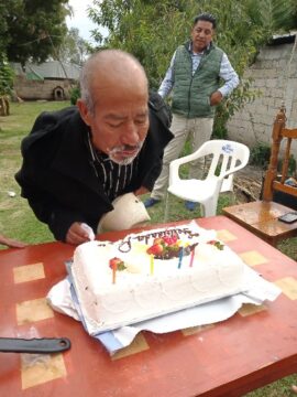 Imágenes para rendir homenaje a persona finada, estas pueden variar en su contenido.