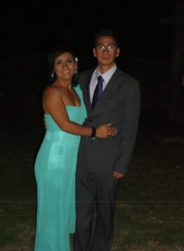 Imágenes para rendir homenaje a persona finada, estas pueden variar en su contenido.