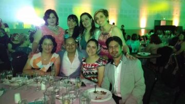 Imágenes para rendir homenaje a persona finada, estas pueden variar en su contenido.