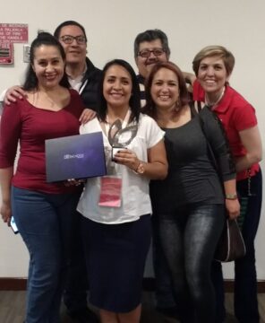 Imágenes para rendir homenaje a persona finada, estas pueden variar en su contenido.