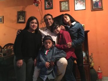 Imágenes para rendir homenaje a persona finada, estas pueden variar en su contenido.