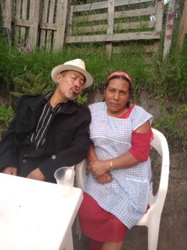 Imágenes para rendir homenaje a persona finada, estas pueden variar en su contenido.