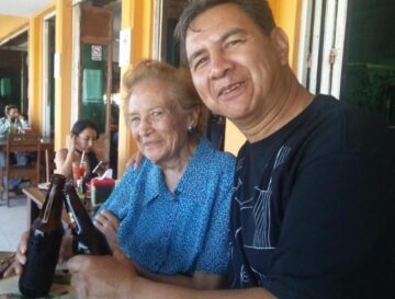 Imágenes para rendir homenaje a persona finada, estas pueden variar en su contenido.