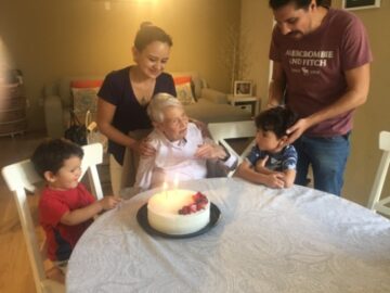 Imágenes para rendir homenaje a persona finada, estas pueden variar en su contenido.