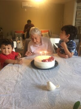 Imágenes para rendir homenaje a persona finada, estas pueden variar en su contenido.