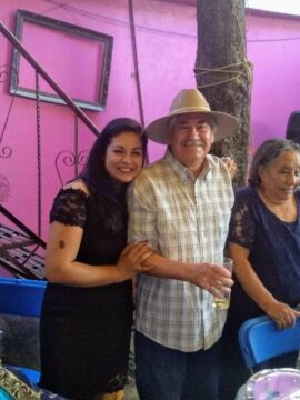 Imágenes para rendir homenaje a persona finada, estas pueden variar en su contenido.