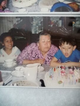 Imágenes para rendir homenaje a persona finada, estas pueden variar en su contenido.