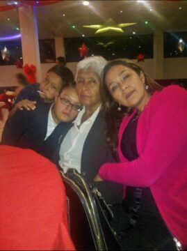 Imágenes para rendir homenaje a persona finada, estas pueden variar en su contenido.