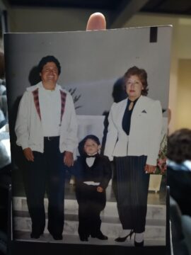 Imágenes para rendir homenaje a persona finada, estas pueden variar en su contenido.