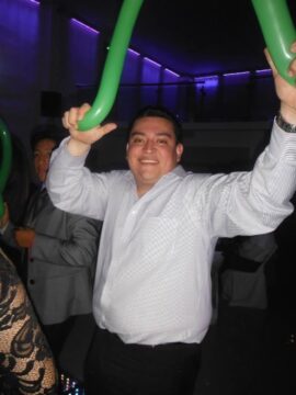 Imágenes para rendir homenaje a persona finada, estas pueden variar en su contenido.