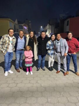 Imágenes para rendir homenaje a persona finada, estas pueden variar en su contenido.