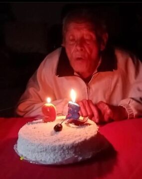 Imágenes para rendir homenaje a persona finada, estas pueden variar en su contenido.