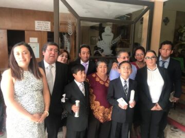 Imágenes para rendir homenaje a persona finada, estas pueden variar en su contenido.