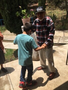 Imágenes para rendir homenaje a persona finada, estas pueden variar en su contenido.