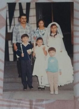 Imágenes para rendir homenaje a persona finada, estas pueden variar en su contenido.