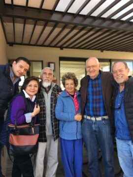 Imágenes para rendir homenaje a persona finada, estas pueden variar en su contenido.