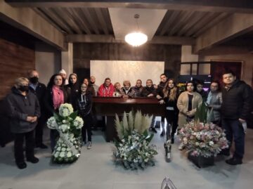Imágenes para rendir homenaje a persona finada, estas pueden variar en su contenido.