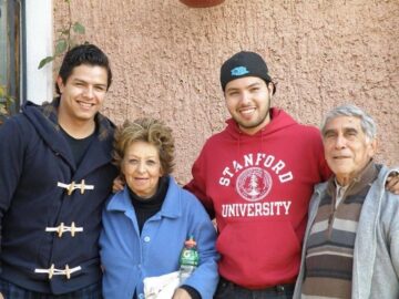 Imágenes para rendir homenaje a persona finada, estas pueden variar en su contenido.