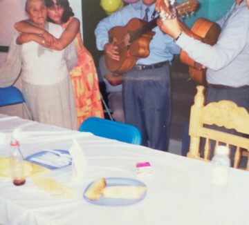Imágenes para rendir homenaje a persona finada, estas pueden variar en su contenido.