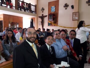 Imágenes para rendir homenaje a persona finada, estas pueden variar en su contenido.