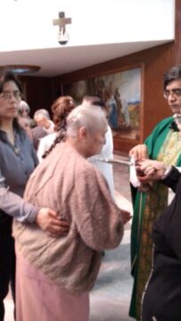 Imágenes para rendir homenaje a persona finada, estas pueden variar en su contenido.