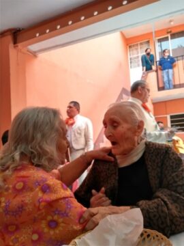 Imágenes para rendir homenaje a persona finada, estas pueden variar en su contenido.