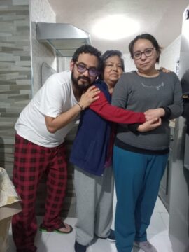 Imágenes para rendir homenaje a persona finada, estas pueden variar en su contenido.