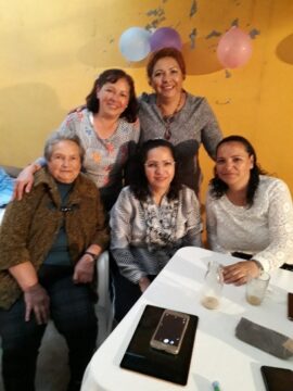 Imágenes para rendir homenaje a persona finada, estas pueden variar en su contenido.