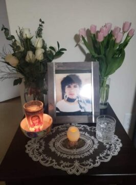 Imágenes para rendir homenaje a persona finada, estas pueden variar en su contenido.