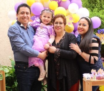 Imágenes para rendir homenaje a persona finada, estas pueden variar en su contenido.