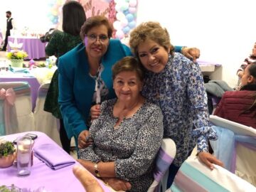 Imágenes para rendir homenaje a persona finada, estas pueden variar en su contenido.