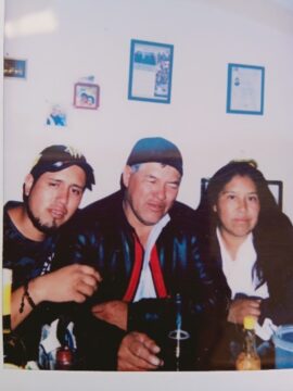 Imágenes para rendir homenaje a persona finada, estas pueden variar en su contenido.