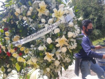 Imágenes para rendir homenaje a persona finada, estas pueden variar en su contenido.
