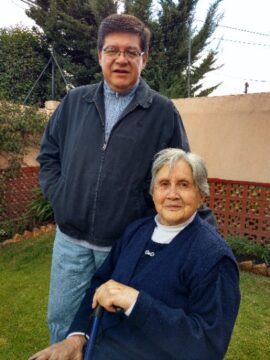 Imágenes para rendir homenaje a persona finada, estas pueden variar en su contenido.