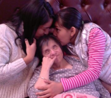Imágenes para rendir homenaje a persona finada, estas pueden variar en su contenido.