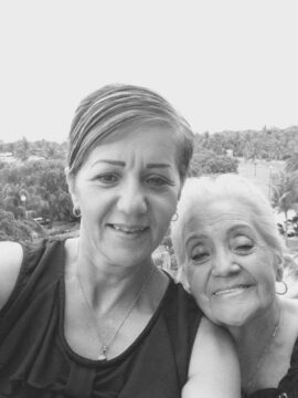 Imágenes para rendir homenaje a persona finada, estas pueden variar en su contenido.