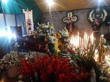 Imágenes para rendir homenaje a persona finada, estas pueden variar en su contenido.