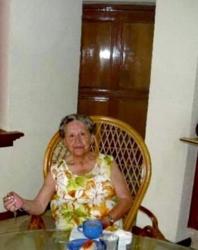 Imágenes para rendir homenaje a persona finada, estas pueden variar en su contenido.