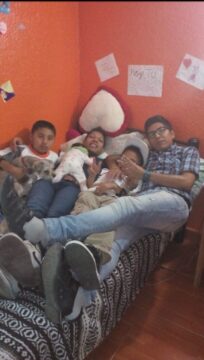 Imágenes para rendir homenaje a persona finada, estas pueden variar en su contenido.