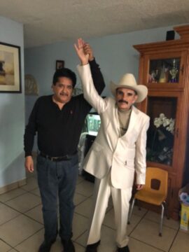 Imágenes para rendir homenaje a persona finada, estas pueden variar en su contenido.