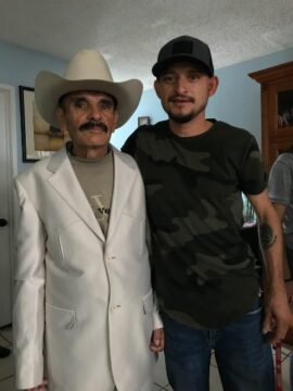 Imágenes para rendir homenaje a persona finada, estas pueden variar en su contenido.